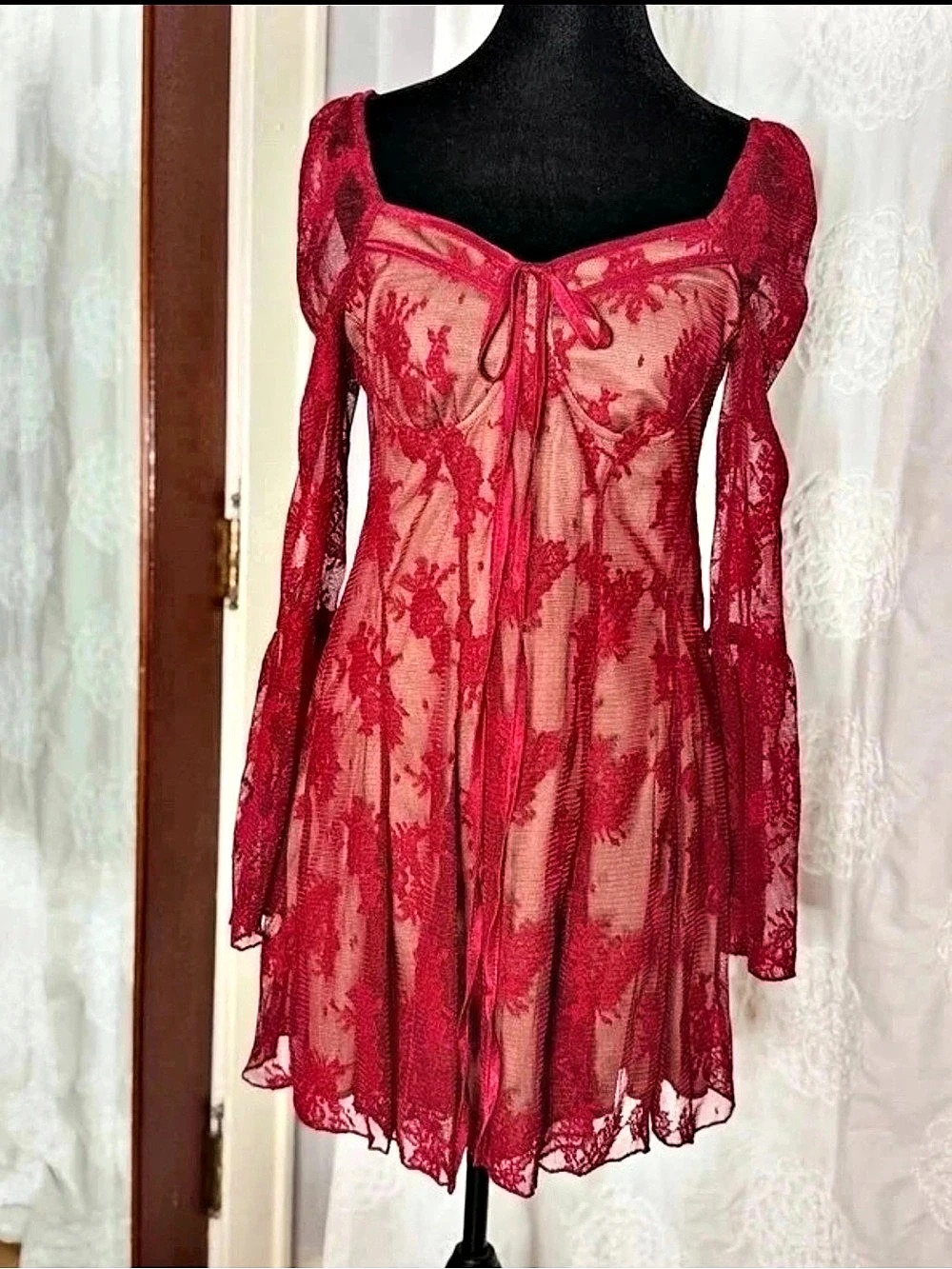 Floral Lace Mini Dress in Red Size Medium Like New